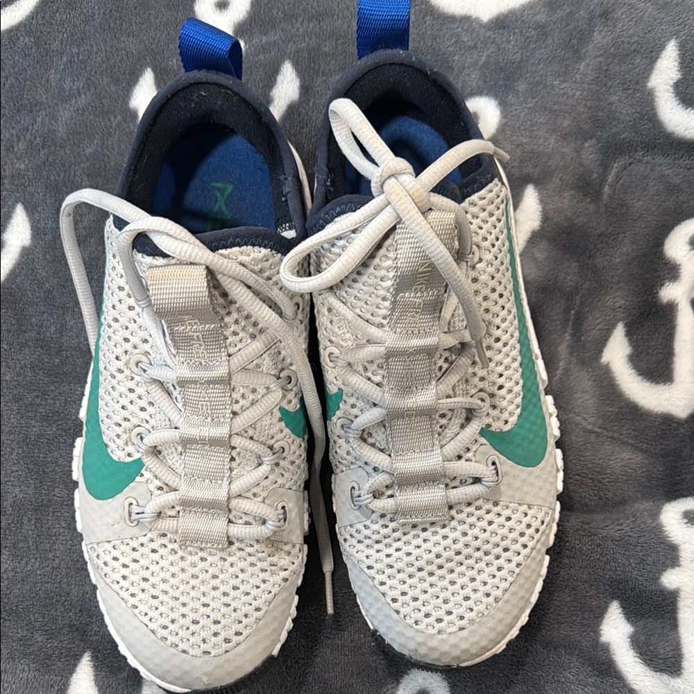 Nike Gray and Green Sneakers Lightweight Breathable Design